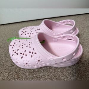 CROCS Pink Floral Slip On Clogs Lightweight Cutesy Women 11